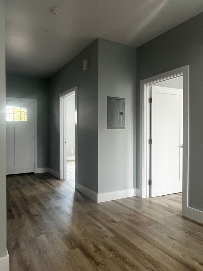 Photo - 659-661  2nd Ave. Unit 661