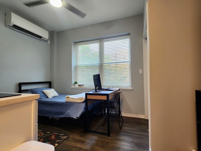 Photo - 5240 N Winthrop Ave Unit 304