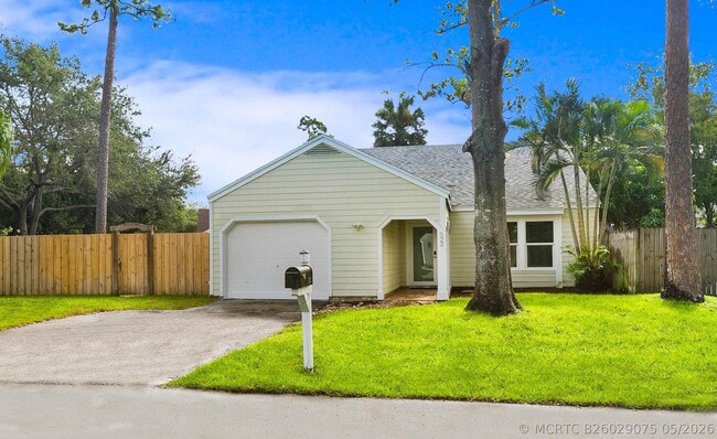Building Photo - 522 Goldenwood Way