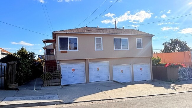 Building Photo - 1910-1910 42nd Ave Unit 1910 42nd Ave