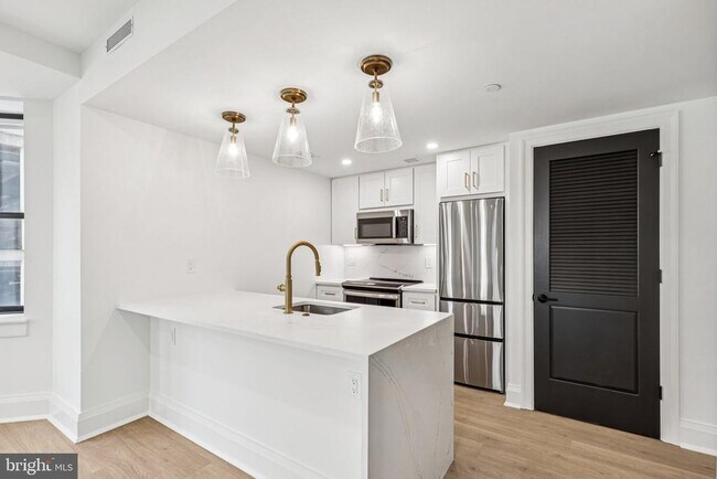 Photo - 135 S 19th St Unidad 309