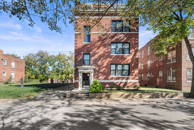 Building Photo - 740 Leland Ave