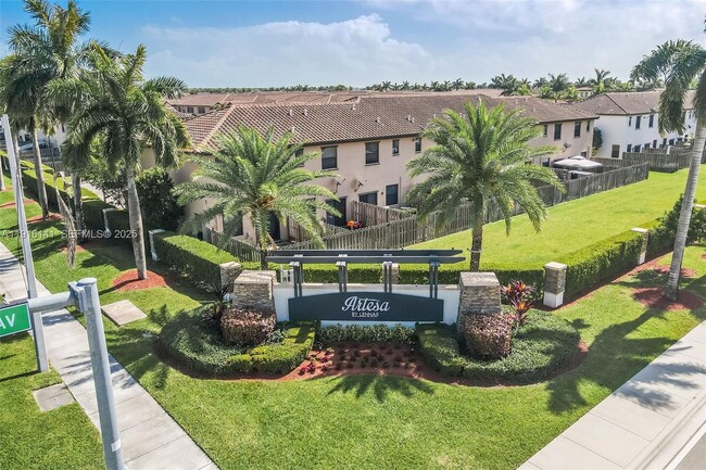 Building Photo - 11413 SW 252nd Ter Unit -