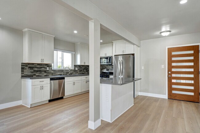 Photo - 2040 S Sherbourne Dr Unit 6