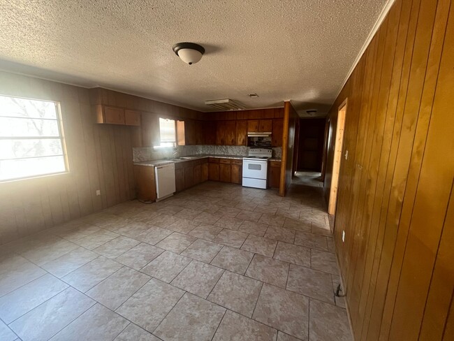 Photo - bed 1.5 Bath in Ward