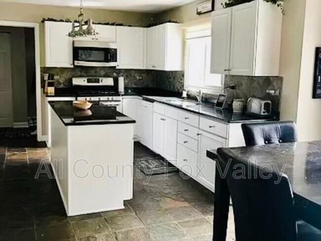 Photo - 1931 White Oak Dr