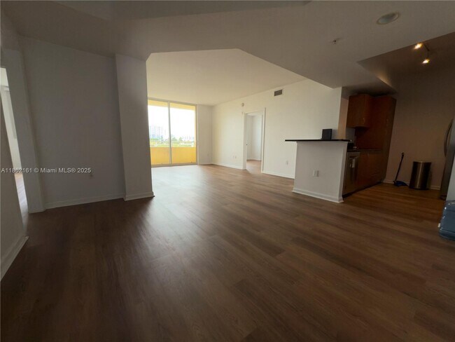 Photo - 2775 NE 187th St Unit 304