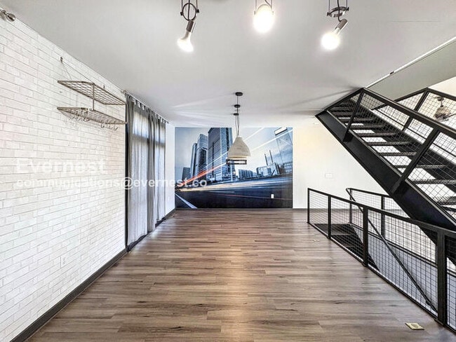 Photo - 1273 MacKintosh pknw