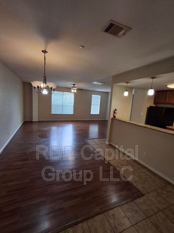 Building Photo - 5203 Bexar St Unit 2C