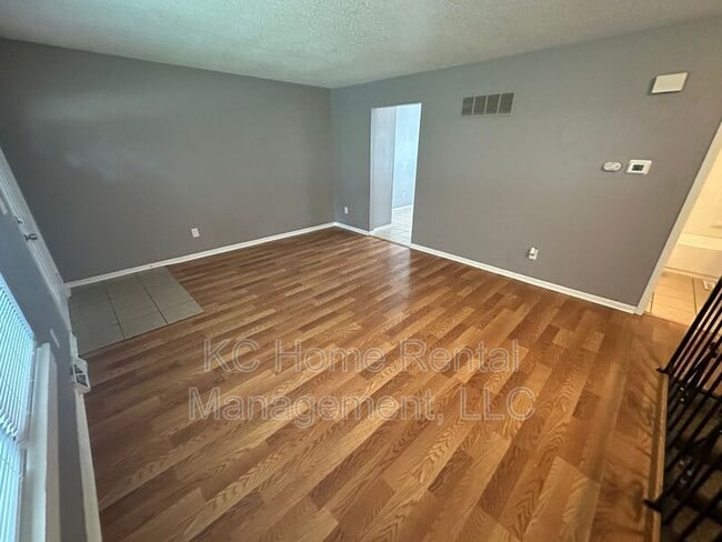 Photo - 420 N Jennings Rd