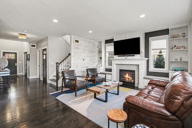 Photo - 3906 Hillside Dr