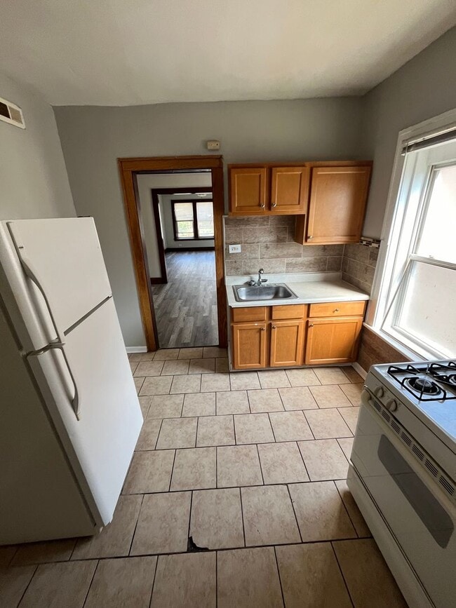 Building Photo - 10934 S Vernon Ave Unit 2 Rental