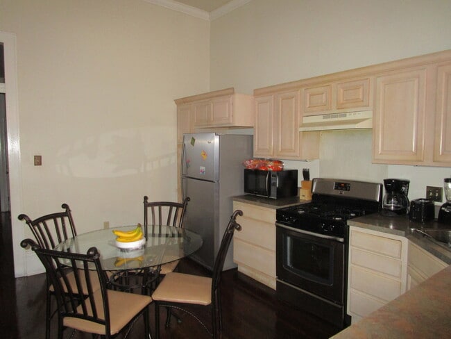 Kitchen - 323 Elmira Ave