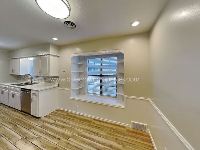 Photo - 5928 Fox Hill Ln