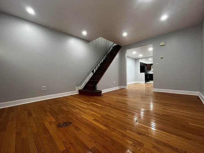 Building Photo - 840 Elm St