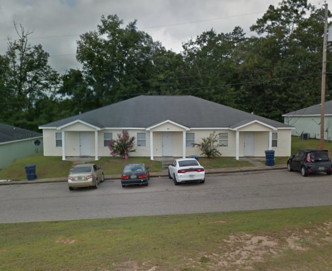 Building Photo - CLOSE TO UNIVERSITY