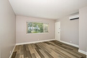 1BR, 1BA 594SF