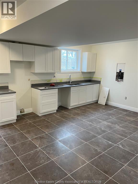 Photo - 726 Grand Marais Rd E