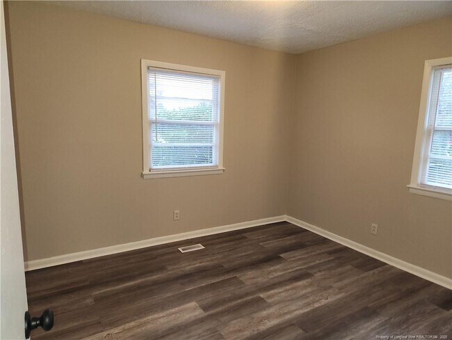 Photo - 318 Longhorn Dr