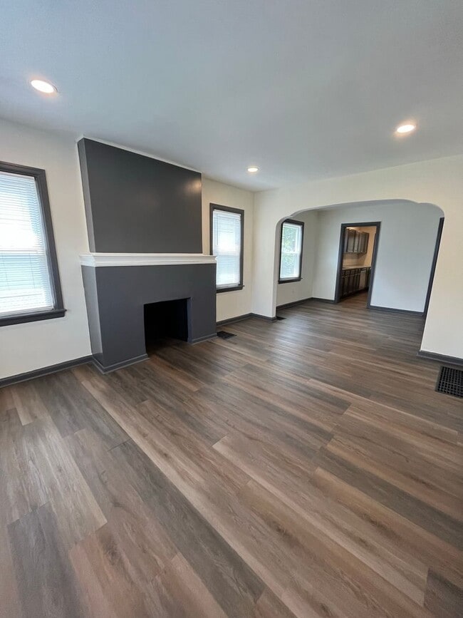 1079 Fairwood Ave