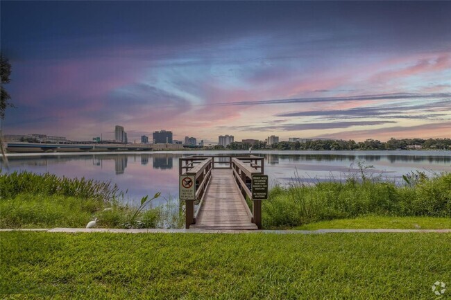 Building Photo - 1brm 1ba Downtown Orlando Condo with Lake ...