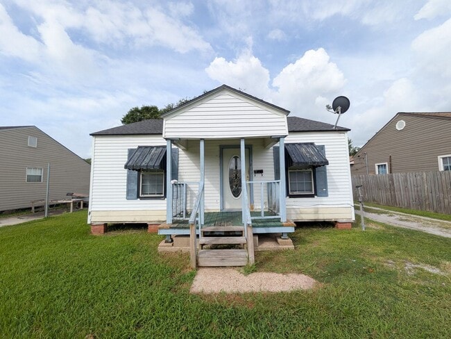 Building Photo - 3801 Stuart Ave