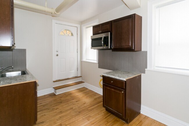 Photo - 4830 W Addison St Unidad RG