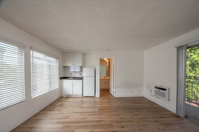 Photo - 15049 Burbank Blvd Unit 109