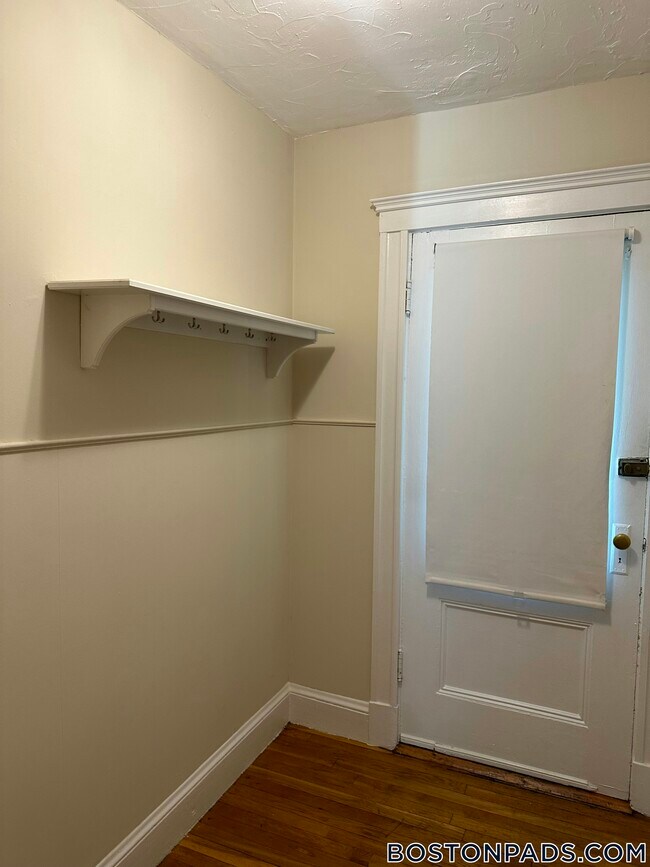Photo - 23 Renfrew St