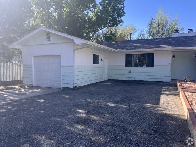 Building Photo - 3253 Castaneda Dr Unit B Rental