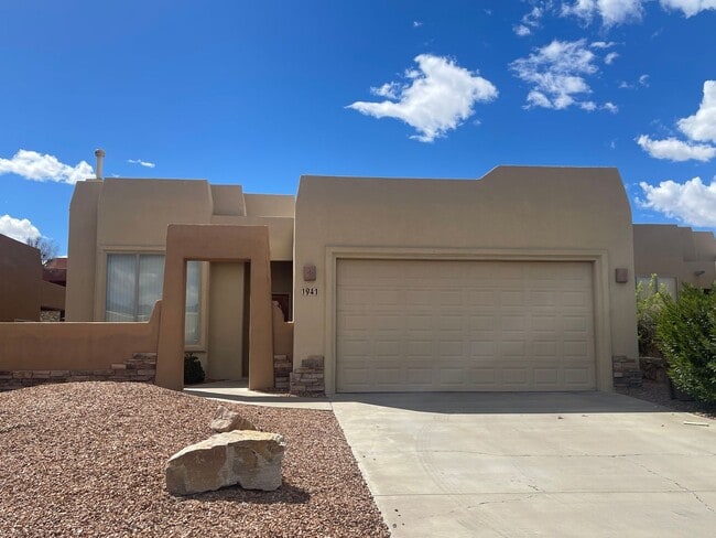 Beautiful 3 Bedroom Home in Sonoma Ranch - Beautiful 3 Bedroom Home in Sonoma Ranch