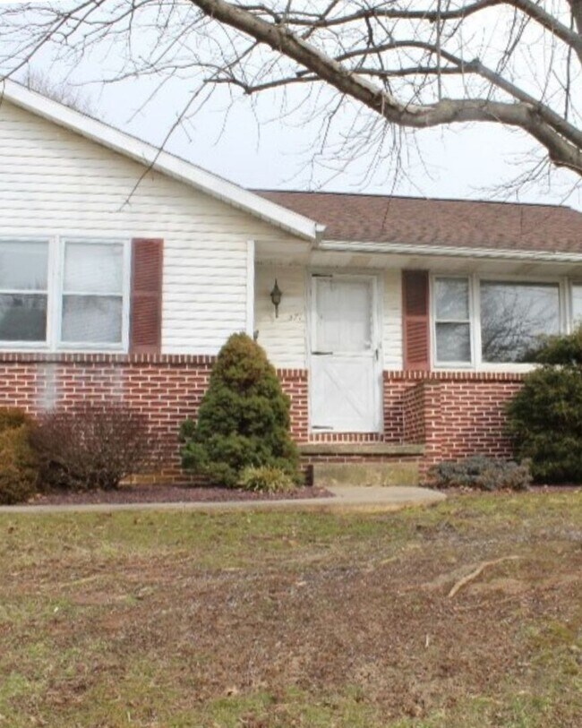 Building Photo - Semi-Detached 2 Bedroom Townhome