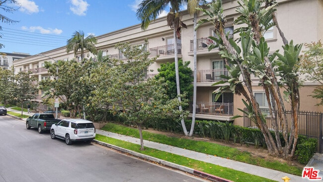 Building Photo - 141 S Clark Dr Unit 409