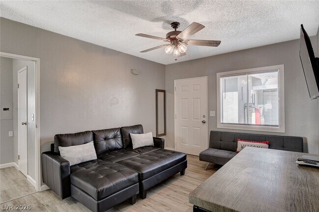 4619 Garden Pl Unidad Casita
