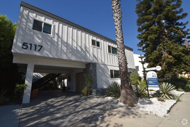 Building Photo - 5117 Laurel Canyon Blvd Unit E Rental