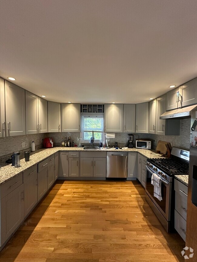 Building Photo - 136 W Squantum St Unit 1 Rental