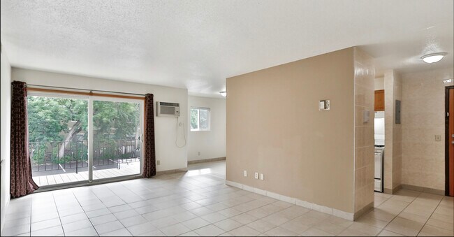 Private Balcony's or Patios - 1313 Como Ave SE