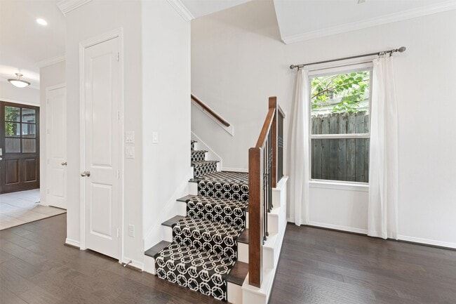 Photo - 2107 Crockett St