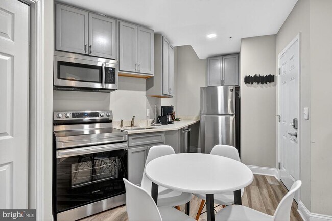 Photo - 133 7th St SE Unit 3