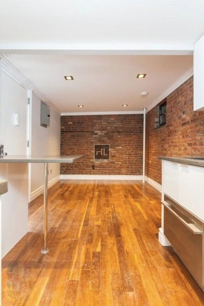 Photo - AVE A Unit 2RS