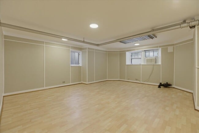 Photo - 6645 N Greenview Ave