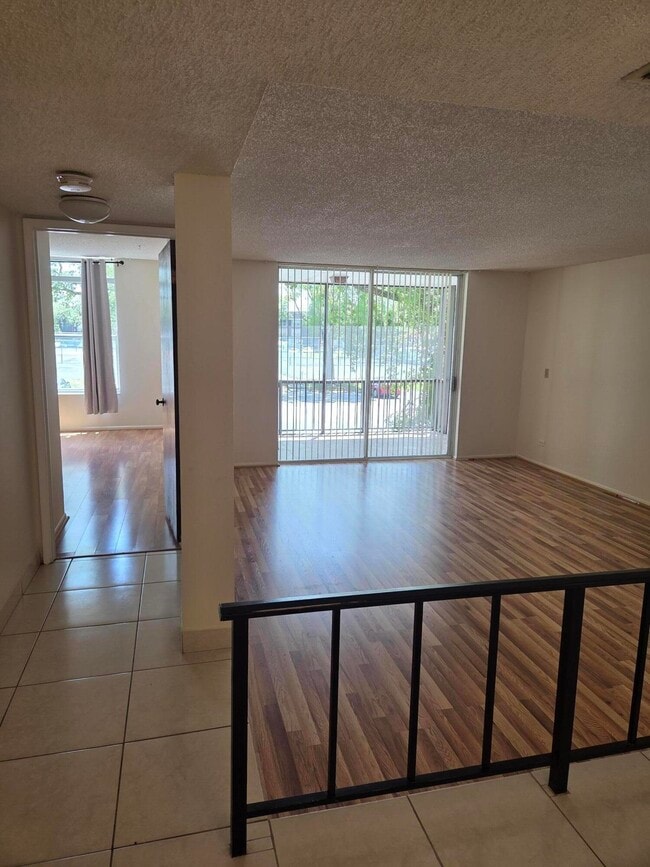 Photo - 3750 Inverrary Dr Unit 2c