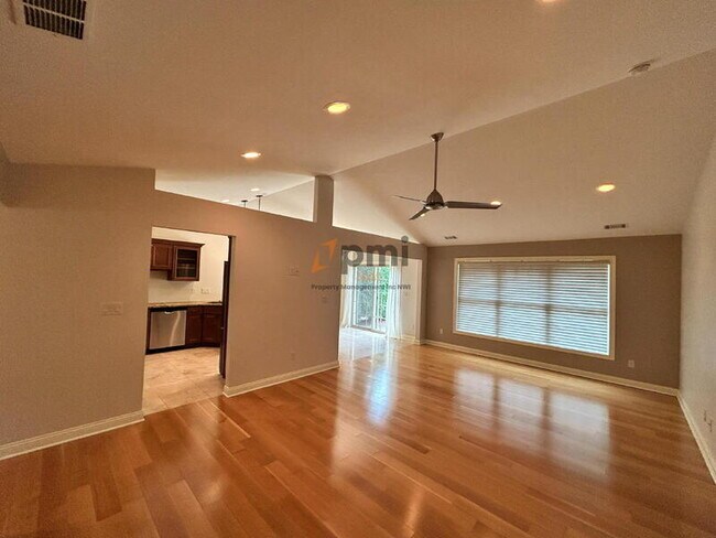 Photo - 827 Veterans Ln