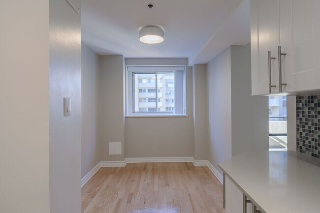 Photo - 3435 Rue Drummond Unit 0011B