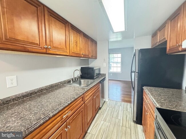 Photo - 6674 Ducketts Ln