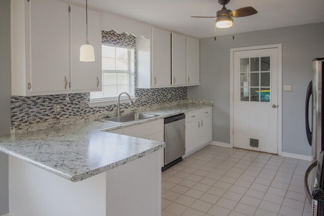 Photo - 479 Cascabellas St