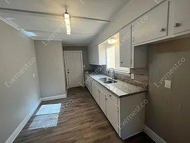 Photo - 3542 Ingersoll St