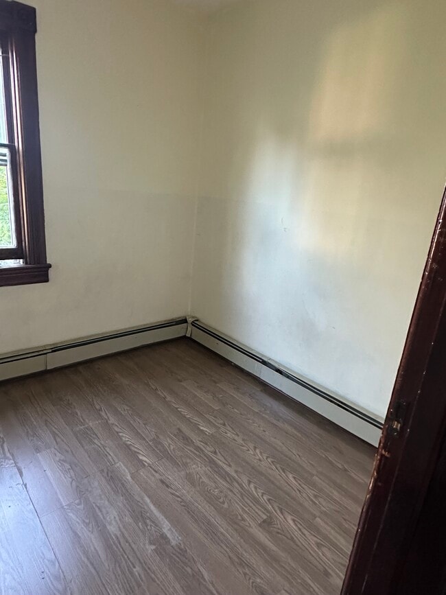 Building Photo - 5 Short 6th St Unit 3-Bedroom Waterford