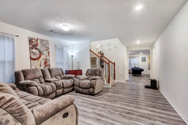 Building Photo - 2542 White Bluff Ln