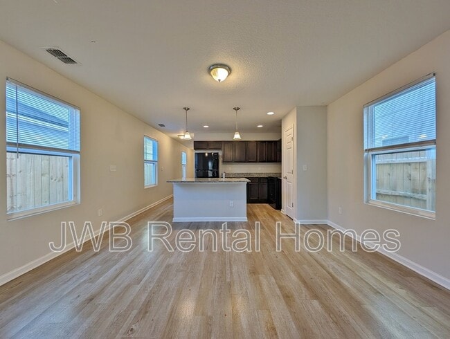 Photo - 8329 Free Ave